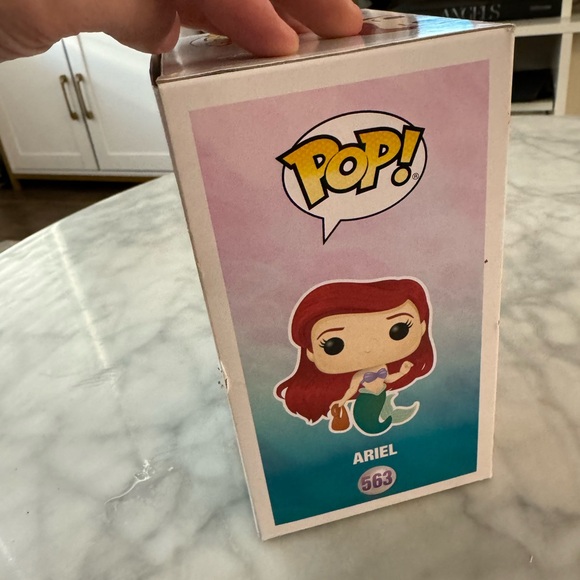 Funko Pop! Disney: The Little Mermaid - Ariel with Bag - Vinyl Figure #563 - Picture 5 of 6